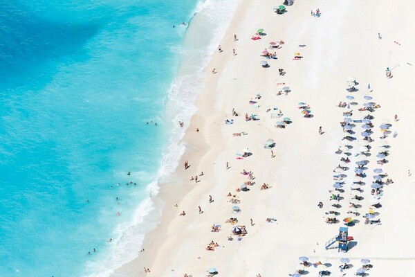 Οι μισές παραλίες με άμμο στην Ελλάδα κινδυνεύουν να εξαφανιστούν έως το 2100 - Χάρτες