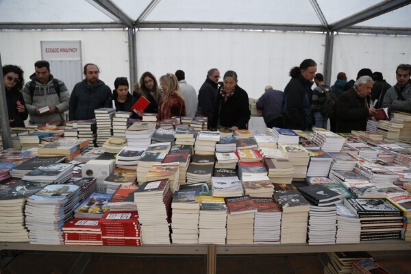 Παζάρι βιβλίου στην πλατεία Κοτζιά- Χιλιάδες τίτλοι από ένα ευρώ