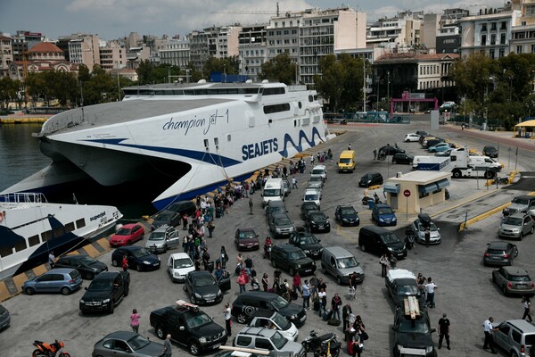 Τριήμερο Αγ. Πνεύματος: 29.500 έφυγαν από Πειραιά, Ραφήνα και Λαύριο χθες- Συνεχίζεται η έξοδος