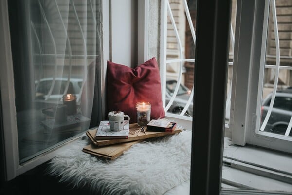 Hygge: 6 τρόποι για να εφαρμόσετε τον δανέζικο τρόπο ζωής όσο βρίσκεστε στο σπίτι