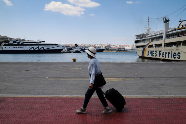 Κορωνοϊός: Πώς θα ταξιδέψουμε το καλοκαίρι - Το σχέδιο εμβολιασμού kai test σε ναυτικούς και επιβάτες