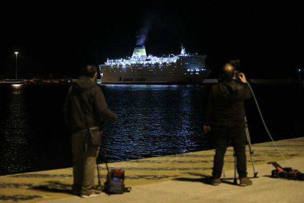 Στο λιμάνι του Πειραιά το «Ελευθέριος Βενιζέλος» - Σε καραντίνα 119 επιβάτες