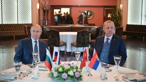 Στη Μόσχα ο Ερντογάν για συνομιλίες με τον Πούτιν: «Πιθανή η εκεχειρία στην Ιντλίμπ»