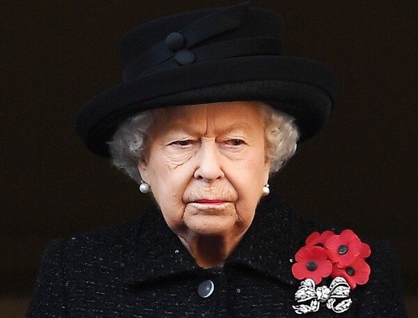 Βρετανία: Θετικός στον κορωνοϊό προσωπικός βοηθός της βασίλισσας Ελισάβετ