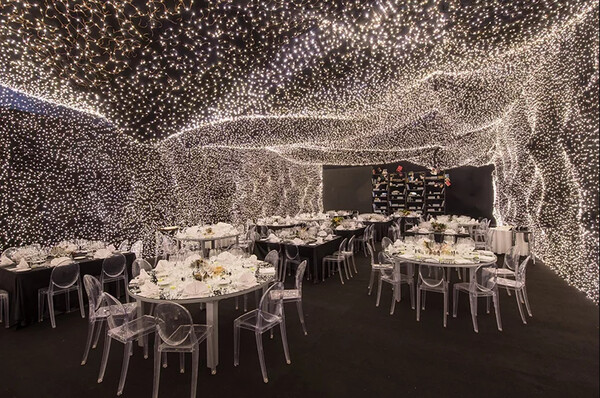 Ένα εστιατόριο στην Πόλη του Μεξικού φωτίζεται με 250.000 LED