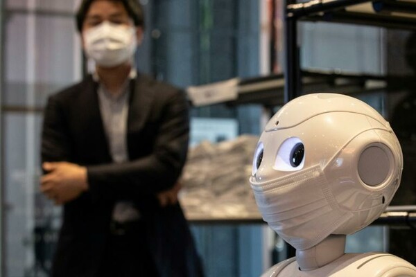 Έβαλαν ρομπότ να υποδέχονται ασθενείς με ελαφρά συμπτώματα σε ξενοδοχεία του Τόκιο