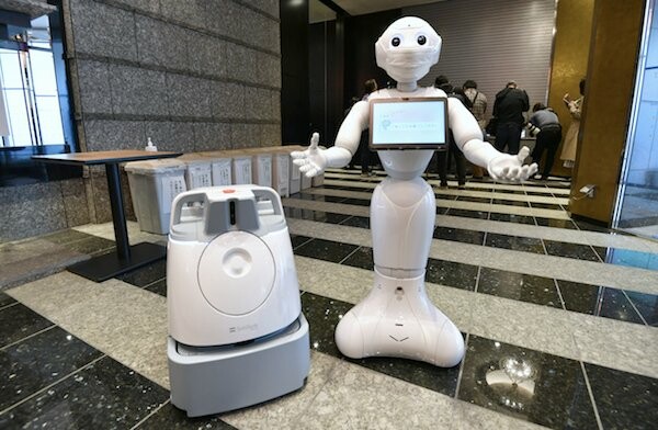 Έβαλαν ρομπότ να υποδέχονται ασθενείς με ελαφρά συμπτώματα σε ξενοδοχεία του Τόκιο