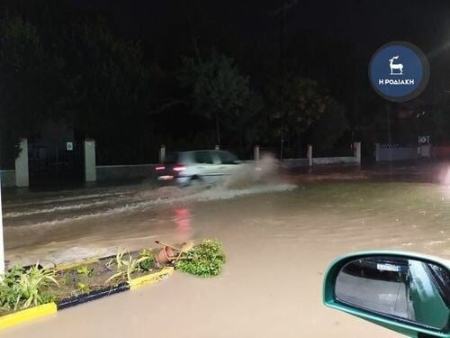 Τη Ρόδο πλήττει η κακοκαιρία «Γηρυόνης» - Πλημμύρισαν δρόμοι, διακοπές ρεύματος σε χωριά