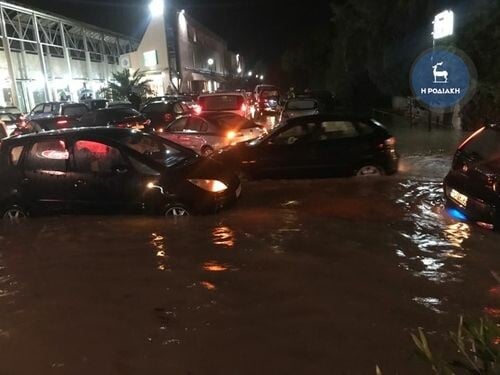 Τη Ρόδο πλήττει η κακοκαιρία «Γηρυόνης» - Πλημμύρισαν δρόμοι, διακοπές ρεύματος σε χωριά