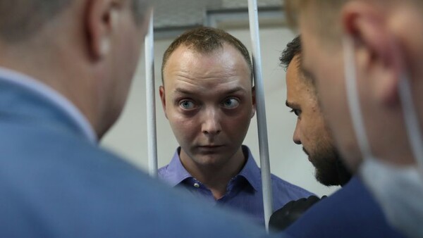 Η FSB κατηγορεί πρώην δημοσιογράφο για εσχάτη προδοσία - Ο ρόλος του διευθυντή της Roskosmos