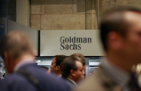Bloomberg: Σε σκάνδαλο της Goldman Sachs εμπλέκονται γνωστοί Έλληνες επιχειρηματίες