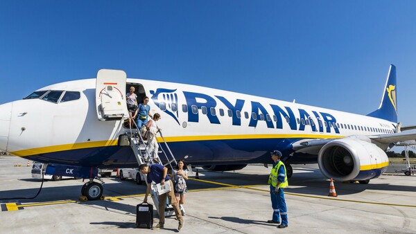 Ryanair: Ανακοίνωσε σχέδιο με περικοπές μισθών και 3000 απολύσεις - Δεν περιμένει ανάκαμψη πριν το 2022