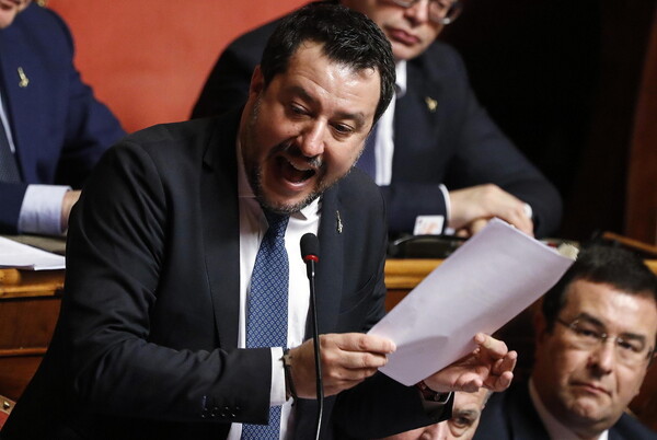 Ματέο Σαλβίνι: Υπέρ της παραπομπής του σε δίκη ψήφισε η ιταλική Γερουσία