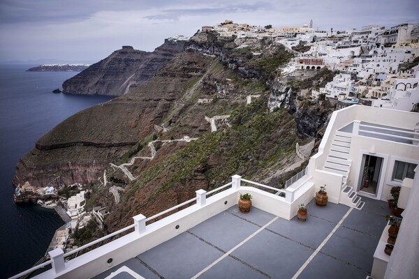 O τουρισμός «πληρώνει» ακριβά τον κοροναϊό -Ακυρώσεις και στην Ελλάδα