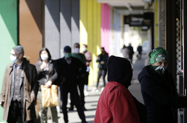 Η Σερβία χαλαρώνει τα μέτρα περιορισμού - Παράταση και στον χρόνο ελεύθερης κυκλοφορίας