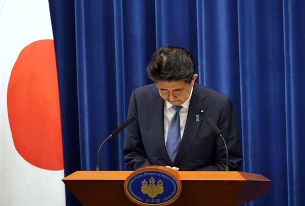 «Σας ζητώ συγγνώμη»: O Ιάπωνας πρωθυπουργός Σίνζο Άμπε ανακοίνωσε την παραίτησή του