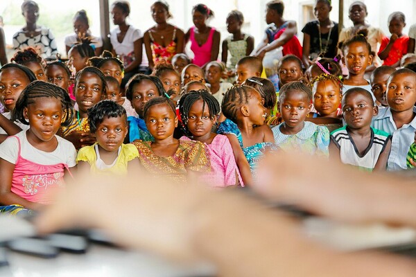 Η οργάνωση Keys of Change αναλαμβάνει τη μουσική εκπαίδευση παιδιών που ζουν σε δυσμενείς συνθήκες