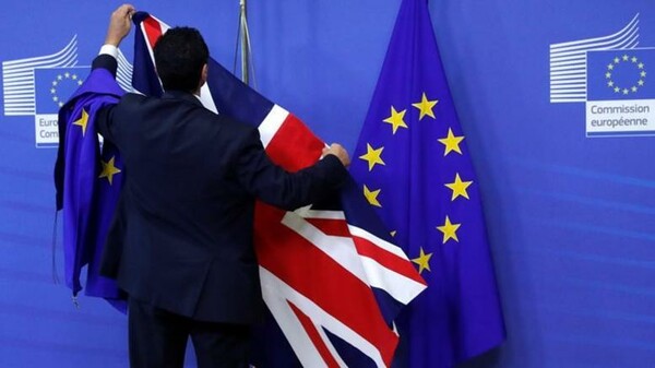 Αντίστροφη μέτρηση για το Brexit: Η υποστολή σημαίας και το δείπνο του Τζόνσον
