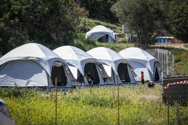Λέσβος: Πληροφορίες για 4 κρούσματα κορωνοϊού σε δομή προσφύγων- Μαζικά τεστ ζητά ο περιφερειάρχης