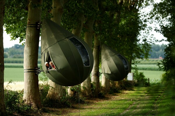 Διακοπές σε σκηνές που κρέμονται από δέντρα - Στον εναλλακτικό τουρισμό στρέφονται οι Βέλγοι