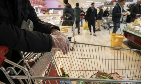 Κορωνοϊός: Αποφάσεις για τα σούπερ μάρκετ μετά την απαράδεκτη κατάσταση με τον συνωστισμό