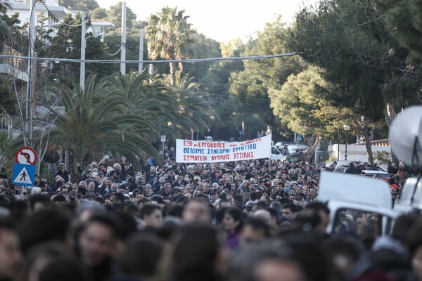 Συνέδριο ΓΣΕΕ: Διαμαρτυρία του ΠΑΜΕ και καταγγελίες για αποκλεισμό