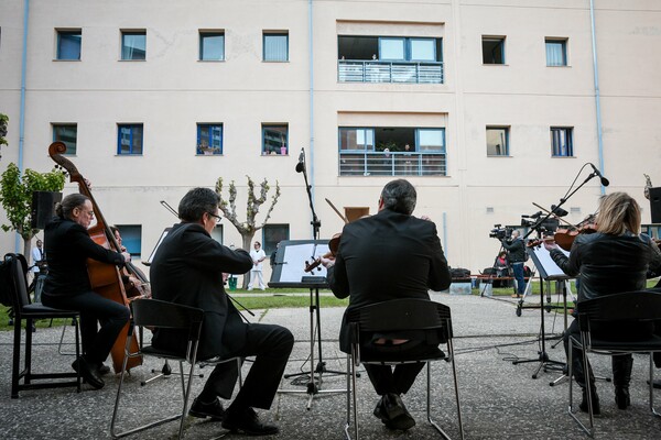 Μουσικό «ευχαριστώ» από την ορχήστρα της ΕΡΤ στους γιατρούς τού «Αττικόν»