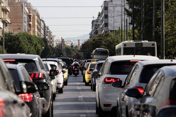Τέλη κυκλοφορίας: Αναρτήθηκαν τα ειδοποιητήρια στο Taxis