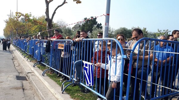 Σε εξέλιξη η στρατιωτική παρέλαση στη Θεσσαλονίκη - LIVE