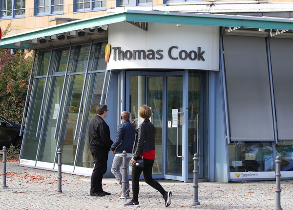 Thomas Cook: Μισθοί εκατομμυρίων για τα στελέχη παρά την πτώχευση - Τα ποσά που έπαιρναν