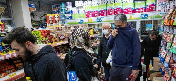 Πανικός στην Τουρκία μετά την ξαφνική απαγόρευση κυκλοφορίας - Ουρές σε καταστήματα και κυκλοφοριακό χάος