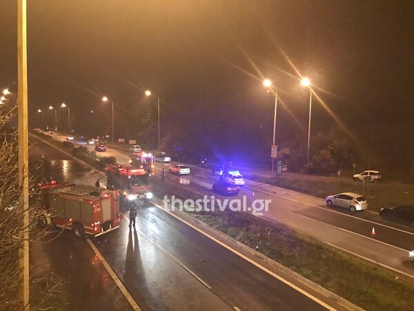 Θανατηφόρο τροχαίο στην Θεσσαλονίκης - Μουδανιών: Δύο νεκροί και τρεις τραυματίες