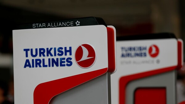 Αεροδρόμιο Μακεδονία: Παρέμβαση στο γκισέ της Turkish Airlines κατά της τουρκικής εισβολής στη Συρία