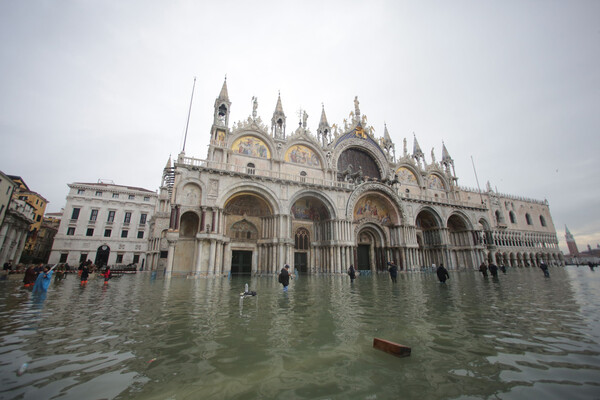 Έκκληση της Unesco: Εφαρμόστε το σχέδιο «Μωυσής» για να σωθεί η Βενετία