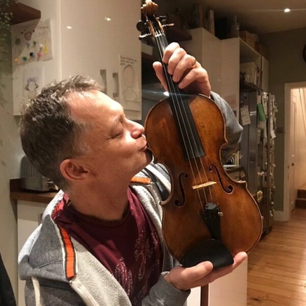Ξέχασε βιολί ηλικίας 310 ετών και αξίας 320.000 $ στο τρένο - Μετά από μέρες απόγνωσης, του το επέστρεψαν