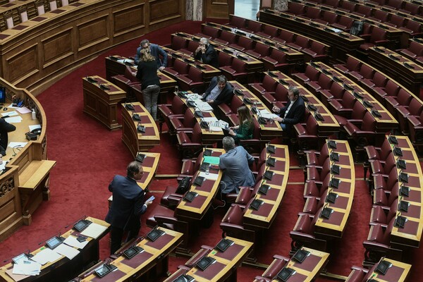 Δημοσκόπηση: Στο 18,2% η διαφορά ΝΔ με ΣΥΡΙΖΑ - Σημαντικότερο πρόβλημα η ανεργία