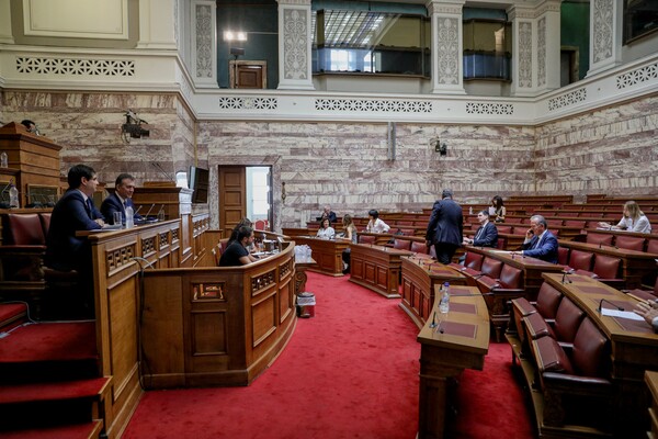 Βουλή: Υπερψηφίστηκε η συμφωνία Ελλάδας- Μαρόκου για τις θαλάσσιες μεταφορές