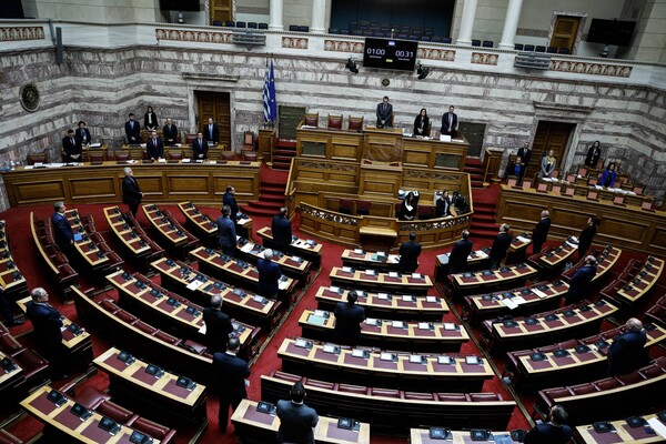 Βουλή: Δεκτό κατά πλειοψηφία το νομοσχέδιο για το μεταναστευτικό- Αποχώρησε ο ΣΥΡΙΖΑ
