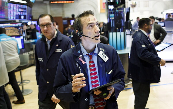 Ο κοροναϊός γκρεμίζει τα χρηματιστήρια -Ο Dow Jones έκανε βουτιά ρεκόρ