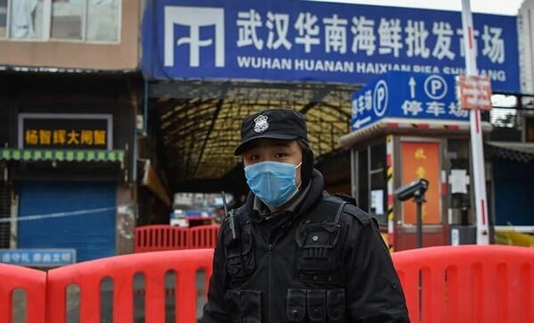 Κορωνοϊός: Γιατί οι Κινέζοι κρατάνε μέχρι σήμερα την αγορά της Γουχάν σφραγισμένη - Τι καταγράφουν διεθνή πρακτορεία