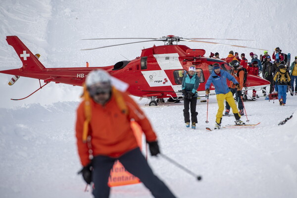 Χιονοστιβάδες έπληξαν χιονοδρομικά θέρετρα σε Αυστρία και Ελβετία - Τουλάχιστον 2 τραυματίες