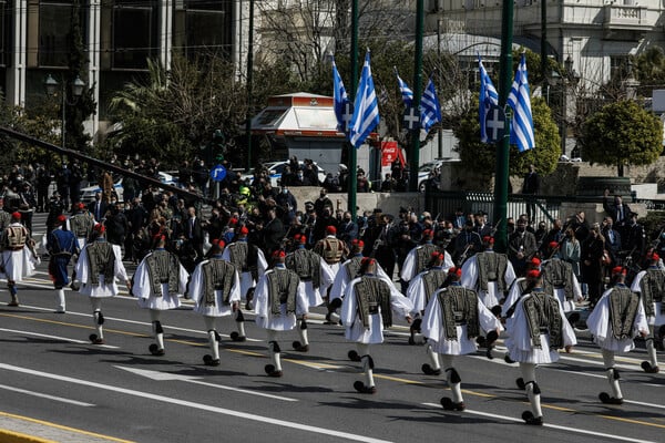 1821-2021: Η μεγάλη στρατιωτική παρέλαση στο Σύνταγμα για την 25η Μαρτίου
