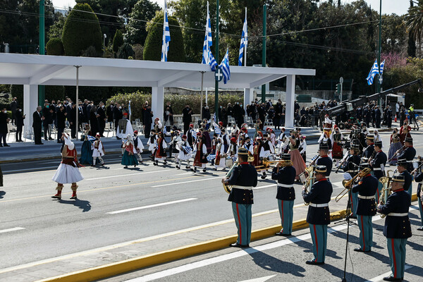 1821-2021: Η μεγάλη στρατιωτική παρέλαση στο Σύνταγμα για την 25η Μαρτίου