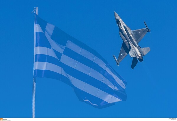 Το μήνυμα του πιλότου του F-16 ΖΕΥΣ για την 25η Μαρτίου: «Ψηλά τα βλέμματα και οι καρδιές»