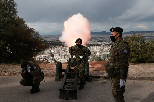25η Μαρτίου: 21 κανονιοβολισμοί στον Λυκαβηττό (ΒΙΝΤΕΟ)