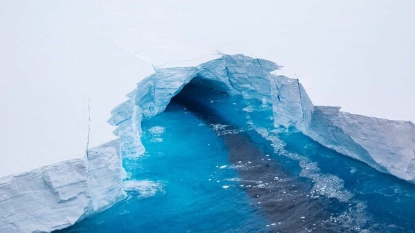 Ο παγωμένος γίγαντας - Οι πρώτες εικόνες από το μεγαλύτερο παγόβουνο του κόσμου