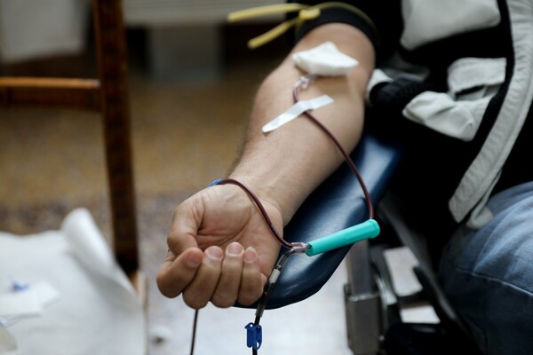 Καταγγελία: Έκοψαν πρόστιμο 300 ευρώ σε εθελοντή αιμοδότη, που είχε στείλει SMS για μετακίνηση