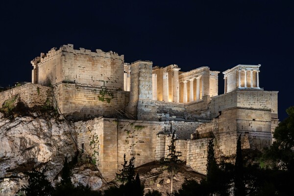 Αποκαλυπτήρια για τον νέο φωτισμό της Ακρόπολης - Live η φωταγώγηση