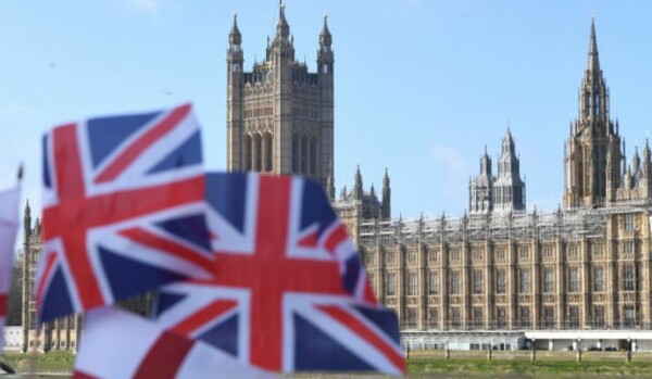Brexit: Τι αλλάζει για τους Έλληνες φοιτητές και εργαζόμενους