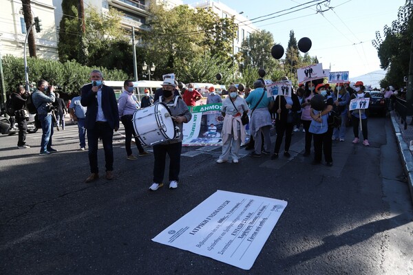 Επεισόδια στο κέντρο της Αθήνας - Πορείες σε εξέλιξη